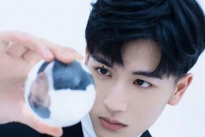 娱乐圈吃瓜张凌赫是谁,揭秘他的神秘身份与走红之路